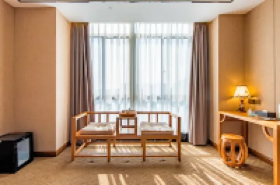 Fendi Hotel (Chongbai Hanzheng Square Pitong Subway Station Branch) Hotel berhampiran Pixian West Railway Station