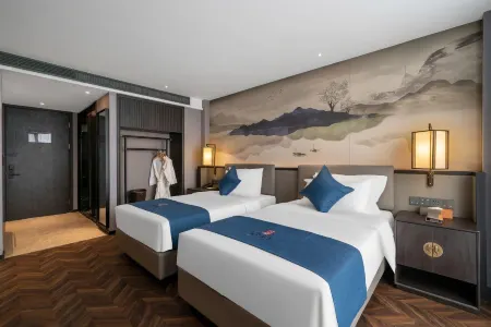 Super 8 Hotel (Anyang Railway Station Yinxu Scenic Area) Отели рядом с достопримечательностью «Horse and Chariot Pits of Yin Ruins»