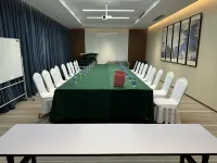 QIANNA HOTEL(Fugou High-Speed Rail South Station Artificial Lake)