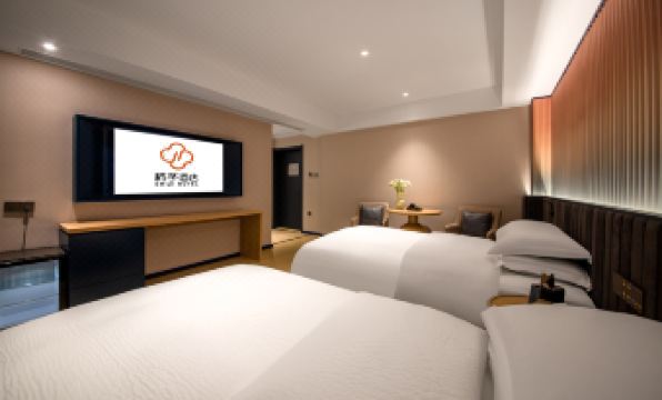 Yanji ShiZi Hotel