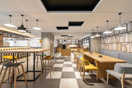 Campbell Hotel Changchun people's Square Guilin Road Store Отели рядом с достопримечательностью «Jinlin University (Chaoyang Campus)»