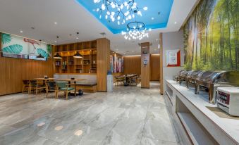 Kee Royal Hotel (Dengzhou Hua Chau Academy Store)