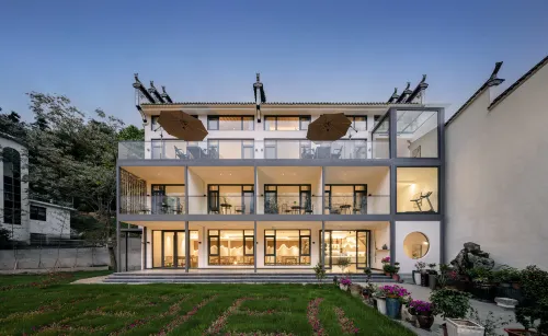 Returning to the original heart of seclusion, the beautiful abode
