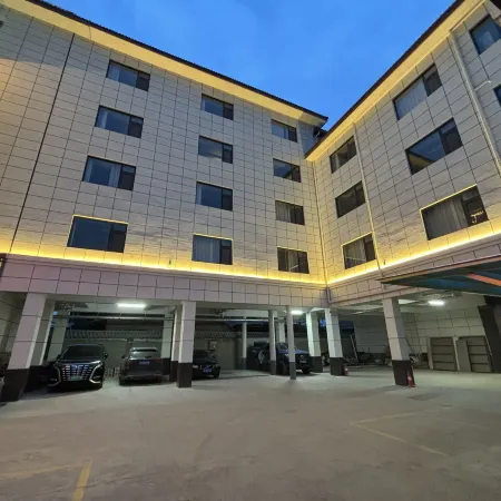 Yueluoji Hotel