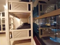 Urban Panda Hostel JBR Dubai
