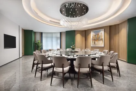 Wanda Yi Wuhan Отели рядом с достопримечательностью «Yangsigang Yangtze River Bridge»