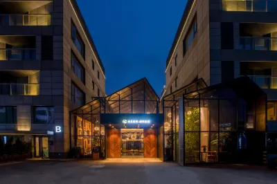 麗呈別院·城市琪遇（秀沿路地鐵站店） 裘天寶銀樓(康沈路店)附近的飯店