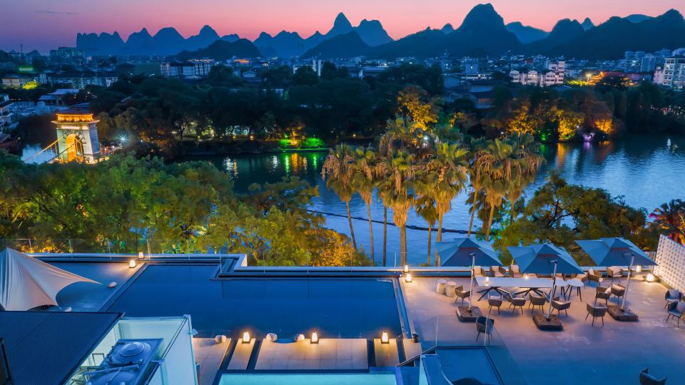 Lijiang Moon View · Quiet Holiday Lakeside Hotel (Guilin Two Rivers & Four Lakes Area)