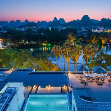 Lijiang Moon View · Quiet Holiday Lakeside Hotel (Guilin Two Rivers & Four Lakes Area)