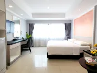 FuramaXclusive Sukhumvit Hotel dekat pusat perbelanjaan Central Embassy