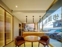 喆啡酒店（赤峯克什克騰旗烏蘭布統景區店） - 酒吧