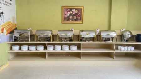 Vienna Hotel (Luoding Luocheng Branch) Отели рядом с достопримечательностью «Fucheng Park»