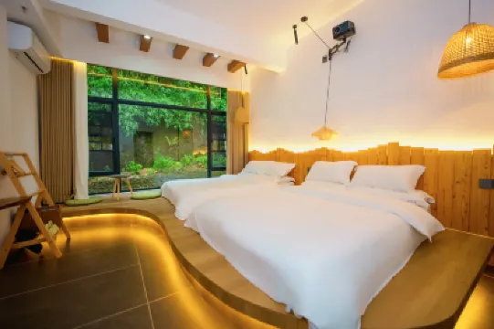 畔山居民宿（古龍峽店） 鄰近古龍峽雲天玻霸的酒店