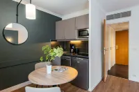 Aparthotel Adagio la Défense le Parc Hotel dekat INPI