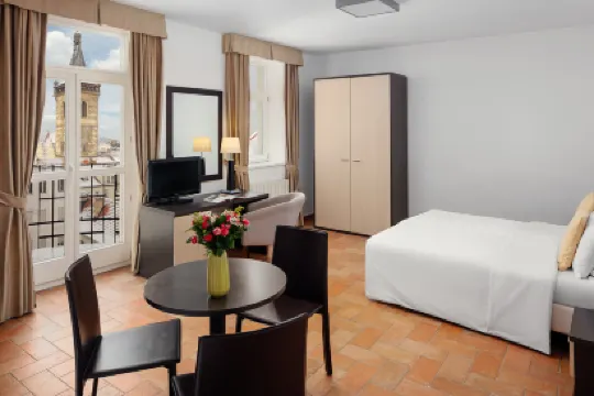 普拉加一世酒店