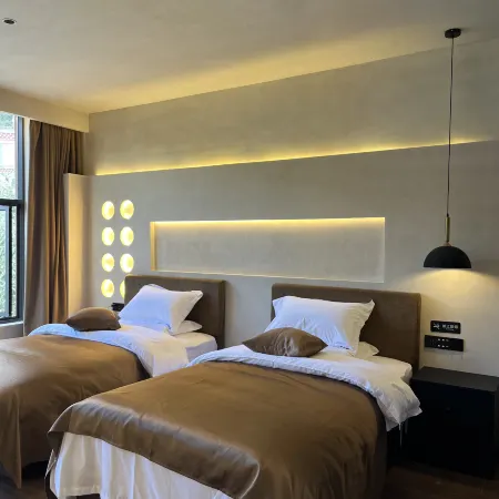 Yunmanshan Luxury Homestay (Feilai Temple Meili Snow Mountain Scenic Area)