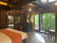 Nguyet Bieu Garden Riverside Hotels in Huong Ho