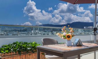 Dali Qianning Intelligent Hotel (High-speed Railway Station Erhai Lake Park Store)