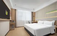 IU Hotel (Nanyang Normal University Wolonggang Scenic Area Tourist Service Center) - Esports