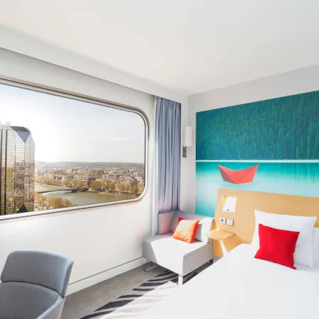Novotel Paris Centre Tour Eiffel Отели рядом с достопримечательностью «16-й округ: Пасси»