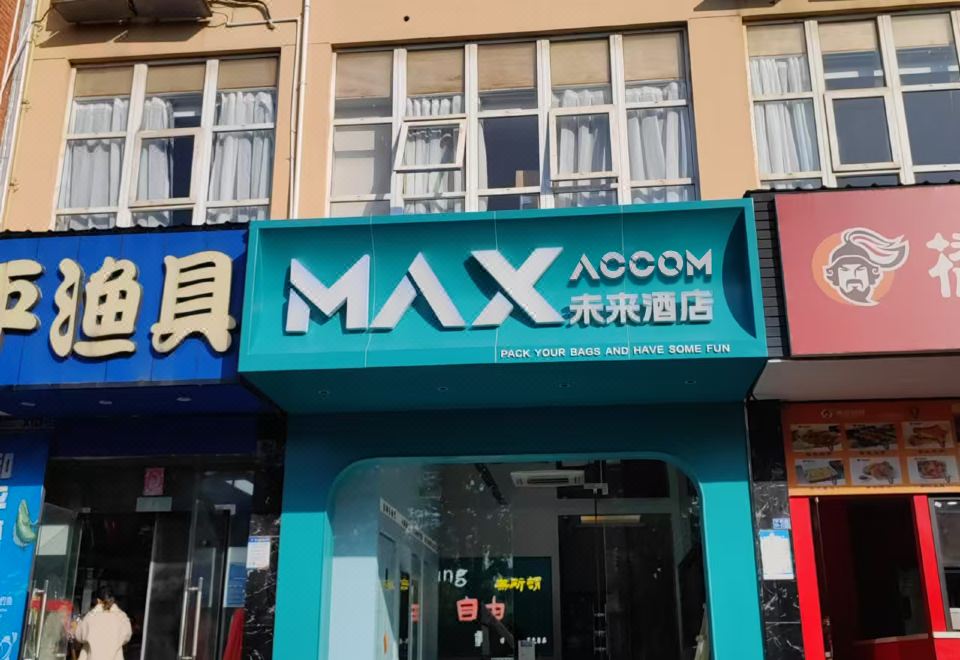 4. Maxaccom..