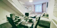 Comfy 2 Bedroom House with Great Parking