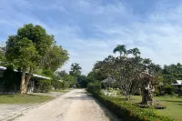 Ban Suan Suree Resort Hôtels à : Mae Tha