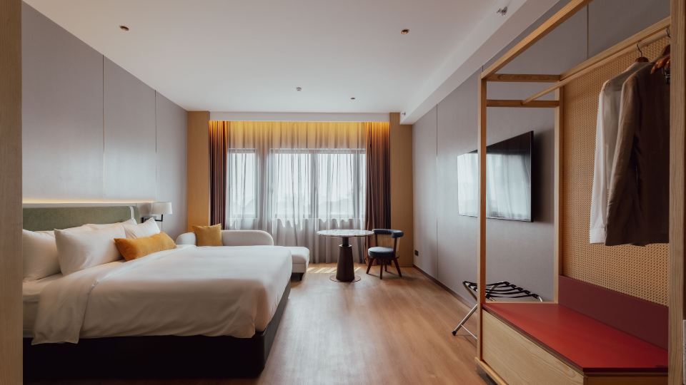 Break & Stay Suites