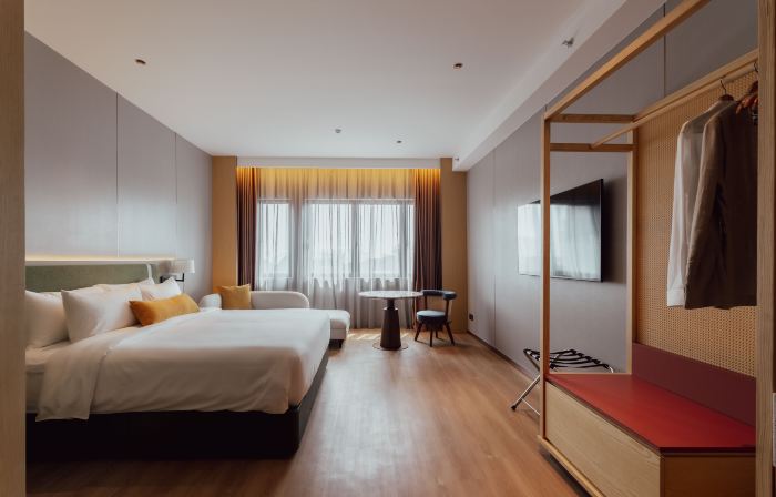 Break & Stay Suites