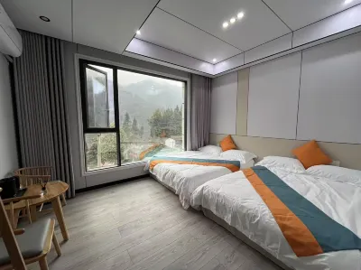 ブン川芸悅民宿 仁吉喜目谷周辺のホテル