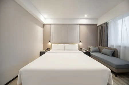 Atour Hotel Dalian Railway Station Qingniwa Bridge Subway Station Отели рядом с достопримечательностью «Xinghai Square Recreation Ground»