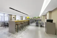 Yunik Esports Hotel (Urumqi Nanhu Square Subway Station Branch)