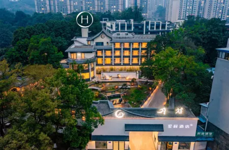 Starway Hotel (Zigong Zhangjia Huayuan Yuegui) Отели рядом с достопримечательностью «Zigong Library»