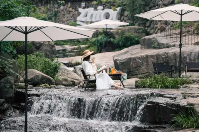 Only this fairyland, riverside sojourn designer art villa mountain lodging