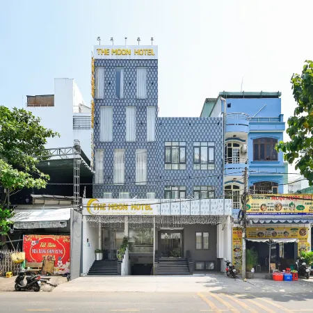 The Moon 1 Hotel Отели рядом с достопримечательностью «Парк Dam Sen»
