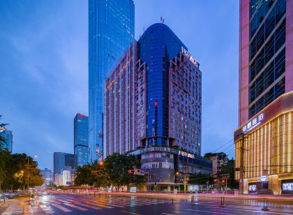 Crescent Moon Hotel (Chengdu Chunxi Road Tianfu Square Station)