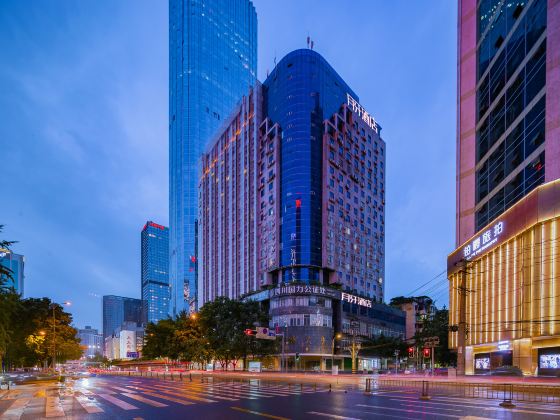 Crescent Moon Hotel (Chengdu Chunxi Road Tianfu Square Station)