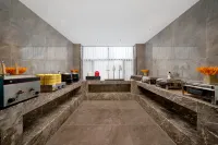 Aifeel Hotel (Central Avenue Xinyang Road) - parkir
