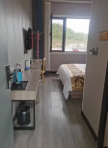 隴縣良棲拾光民宿（關山草原景區店）