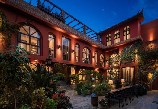 전통 안뜰 풍경