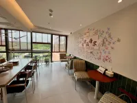 뤼샤오만 뉘성 칭녠뤼서（바이자후지하철역）