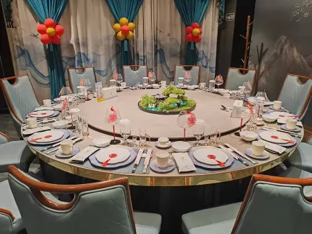 Yuechangan International Holiday Hotel Отели рядом с достопримечательностью «Lishan Cableway Station»