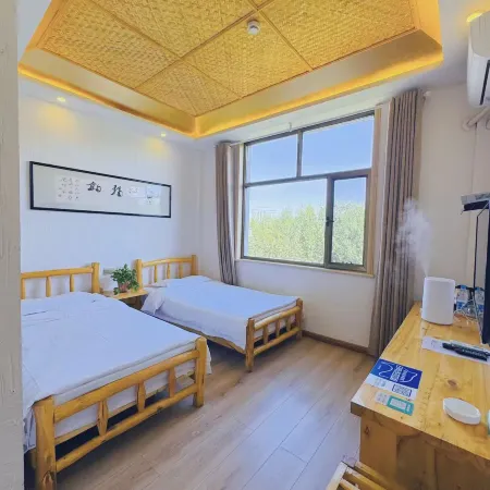 Dunhuang Mengzhitu Hotel (Mingsha Mountain and Crescent Moon Spring Scenic Area)