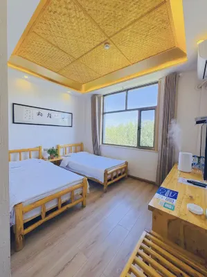 Dunhuang Mengzhitu Hotel (Mingsha Mountain and Crescent Moon Spring Scenic Area) - 2-Star