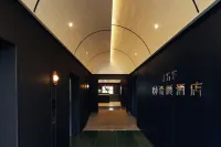 Nais·Classical Aesthetics Hotel (Guiyang Penshui Pool Subway Station Minsheng Road Delicious Street)