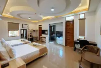 RedDoorz Plus @ Nick Hotel Guimba - 2-Star