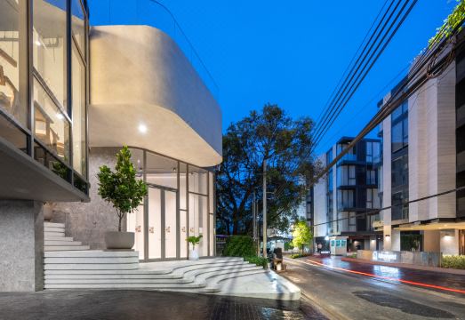 더 모먼트 외관 및 로비