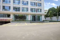 彌勒寶麗溫泉飯店（湖泉生態園錦繡花街店） - 停車場