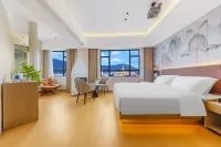 Shangri-La Half Sugar Half Snow Resort Hotel Hotels in Ganden Sumtseling Monastery