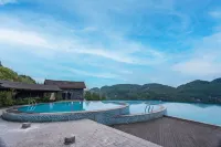 Residents of Phoenix Bamboo Mountain Township - Infinity Pools